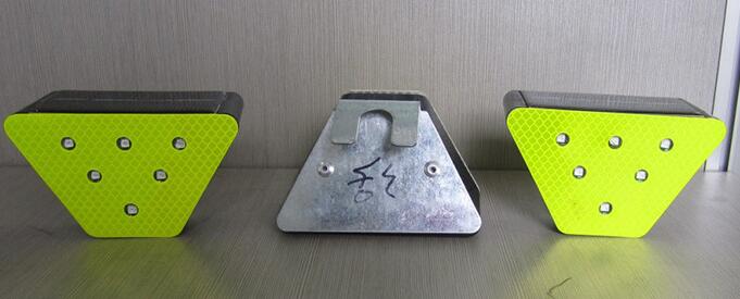 黄色太阳能轮廓标