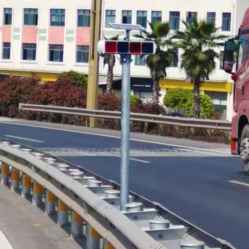 太阳能四灯爆闪灯